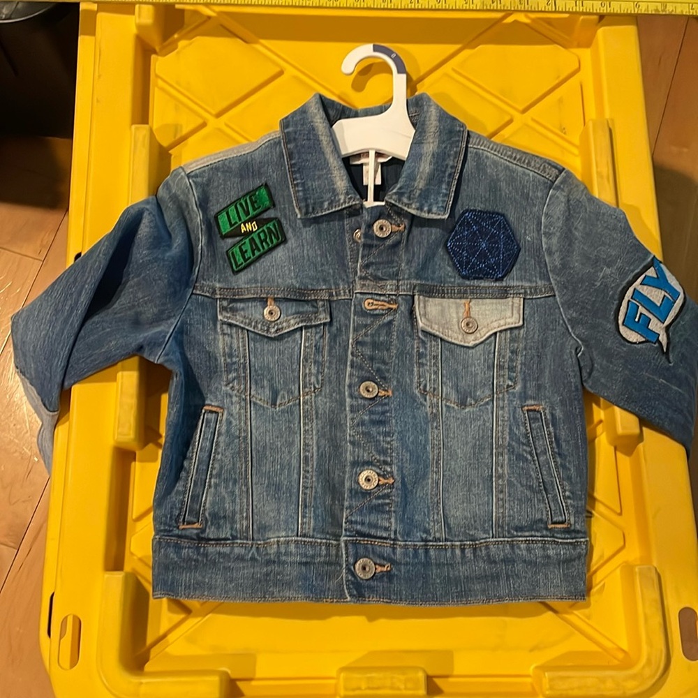 Cat and Jack kids blue jeans jacket size 6/7.